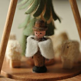 【xmas限定販売】 ミニピラミッド 羊飼い 074174