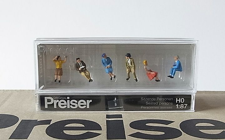 Preiser/プライザー 10021 HO 1/87 座っている人