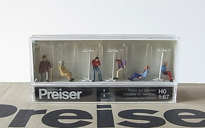Preiser/プライザー 10027 HO 1/87 ベンチに腰掛けるカップル