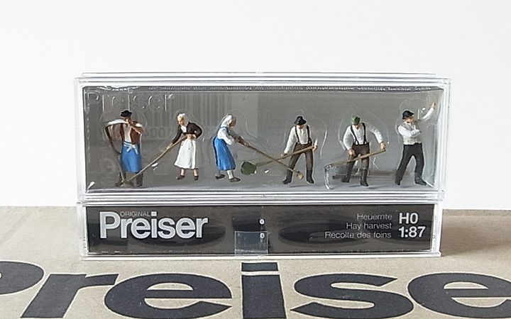Preiser/プライザー 10045 HO 1/87 干し草を収穫する人