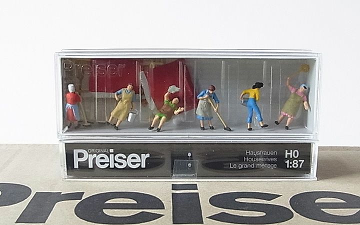 Preiser/プライザー 10059 HO 1/87 主婦