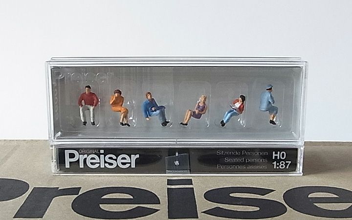 Preiser/プライザー 10095 HO 1/87 座っている人