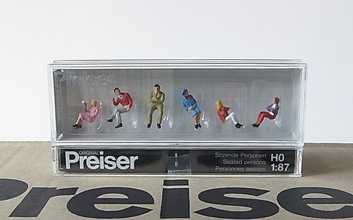 Preiser/プライザー 10096 HO 1/87 座っている人