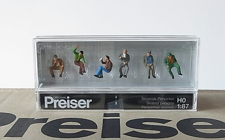 Preiser/プライザー 10097 HO 1/87 座っている人