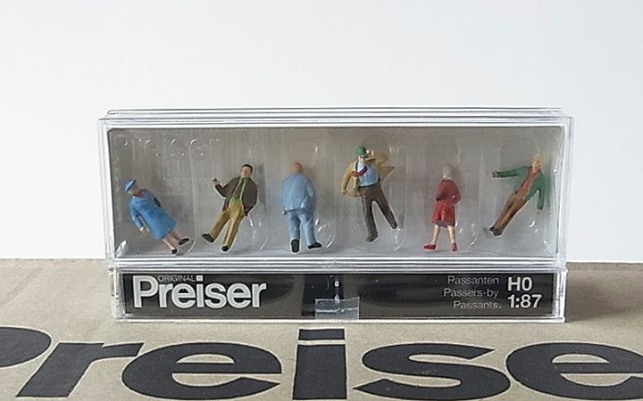 Preiser/プライザー 10124 HO 1/87 通行人