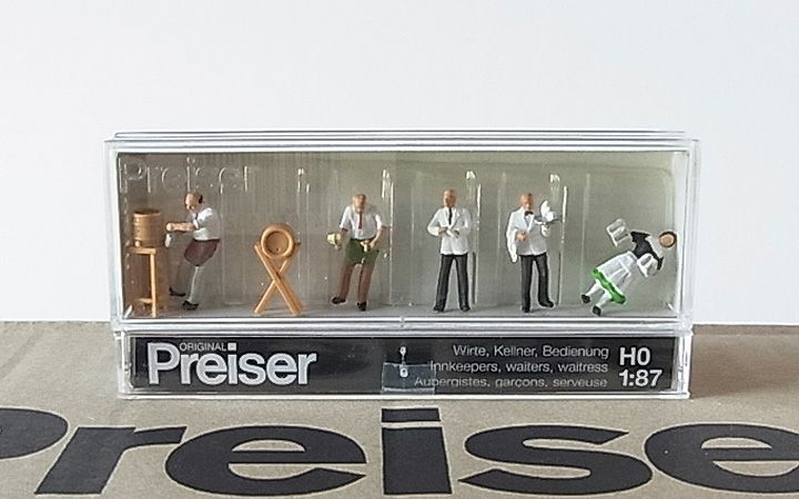 Preiser/プライザー 10210 HO 1/87 酒場の従業員