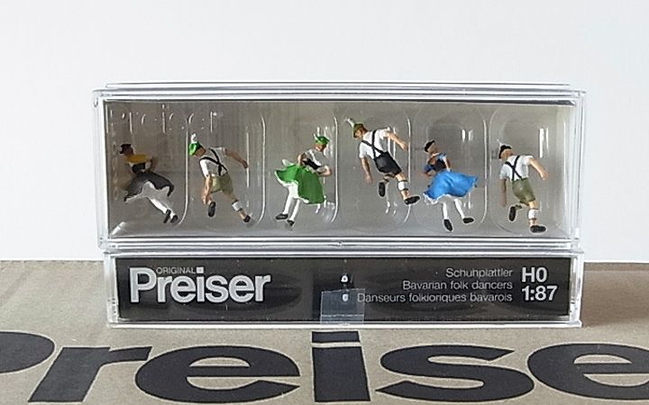 Preiser/プライザー 10240 HO 1/87 バイエルン地方のフォークダンサー