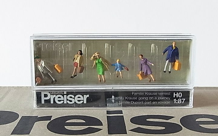 Preiser/プライザー 10281 HO 1/87 旅行に出かけるクラウゼ一家