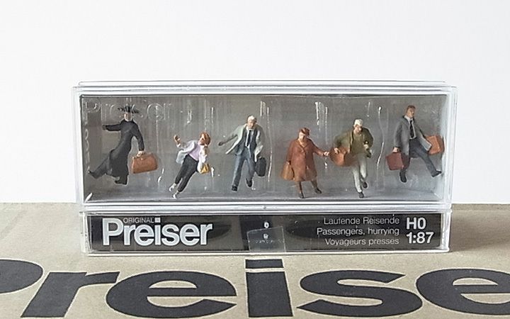 Preiser/プライザー 10327 HO 1/87 急いでいる乗客