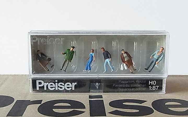 Preiser/プライザー 10378 HO 1/87 通行人と警察官