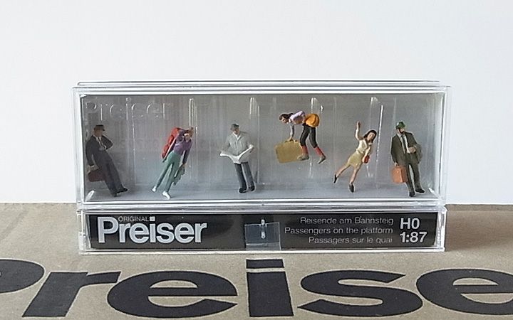 Preiser/プライザー 10379 HO 1/87 プラットホーム上の乗客