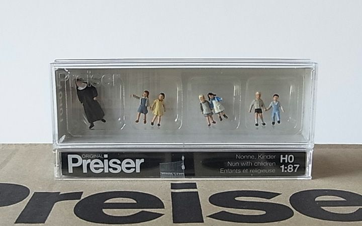 Preiser/プライザー 10401 HO 1/87 修道女と子ども