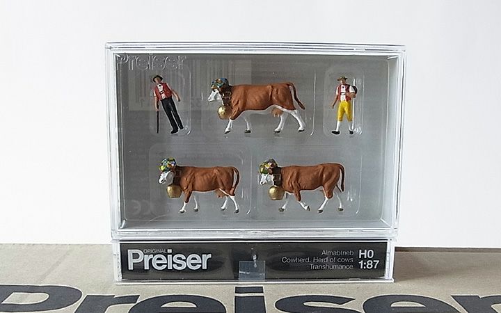 Preiser/プライザー 10404 HO 1/87 牛飼いと牛