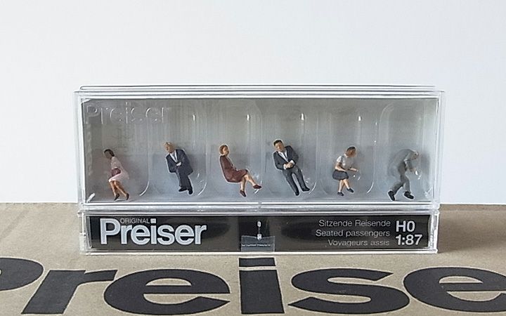 Preiser/プライザー 10434 HO 1/87 座っている乗客