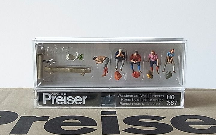 Preiser/プライザー 10443 HO 1/87 水飲み場で休憩するハイカー