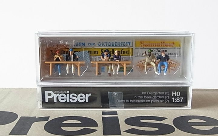 Preiser/プライザー 10450 HO 1/87 ビアガーデンにて (2)