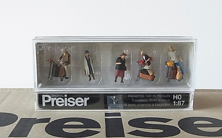 Preiser/プライザー 10459 HO 1/87 トロリーをひく旅行者