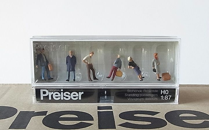 Preiser/プライザー 10504 HO 1/87 立っている乗客