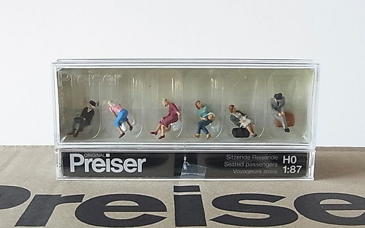 Preiser/プライザー 10506 HO 1/87 座っている乗客