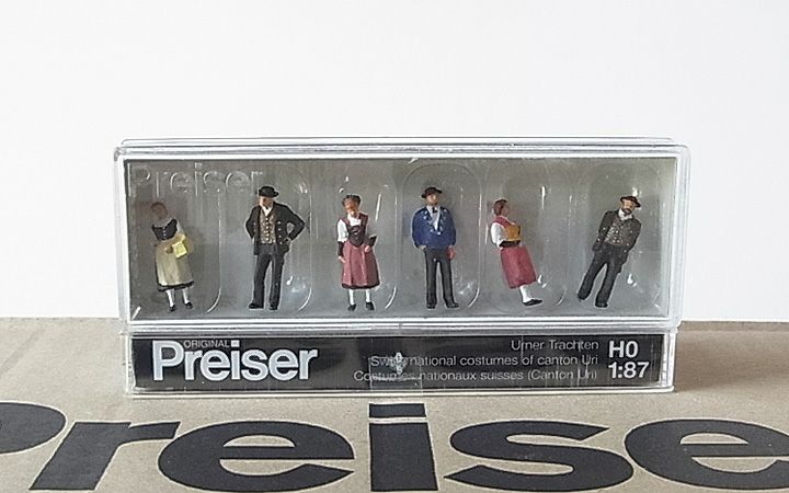 Preiser/プライザー 10509 HO 1/87 スイスの民族衣装を着た人