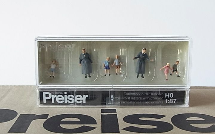 Preiser/プライザー 10533 HO 1/87 プロテスタントのシスターと子ども