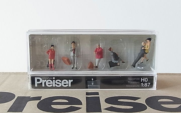 Preiser/プライザー 10540 HO 1/87 旅行者