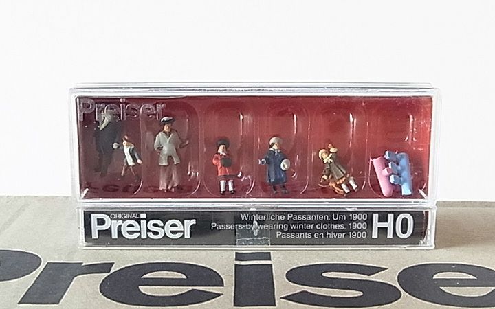 Preiser/プライザー 12184 HO 1/87 1900年頃の冬服を着た通行人