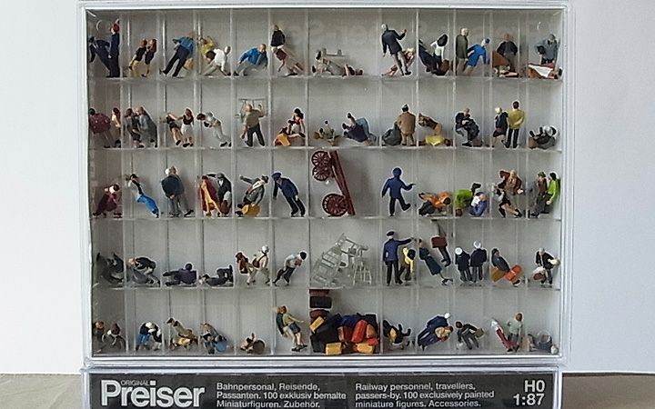 Preiser/プライザー 13000 HO 1/87 駅の100人セット