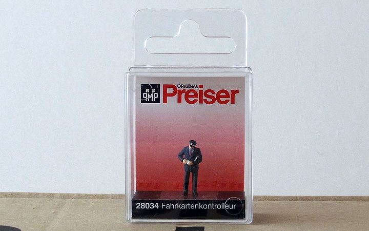 Preiser/プライザー 28034 HO 1/87 切符をチェックしている車掌