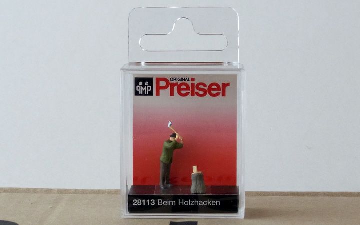Preiser/プライザー 28113 HO 1/87 薪割り