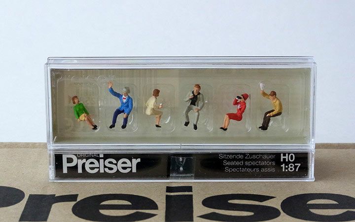 Preiser/プライザー 10025 HO 1/87 座っている観客
