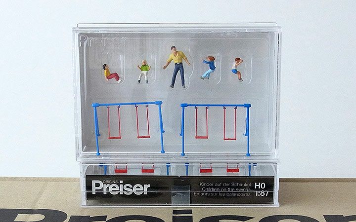 Preiser/プライザー 10630 HO 1/87 ブランコで遊ぶ子どもたち
