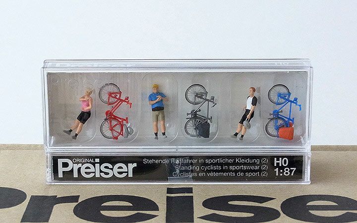 Preiser/プライザー 10644 HO 1/87 立っているサイクリスト