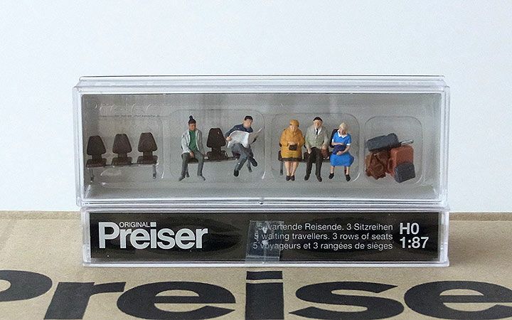 Preiser/プライザー 10660 HO 1/87 ベンチで待つ5人の旅行者