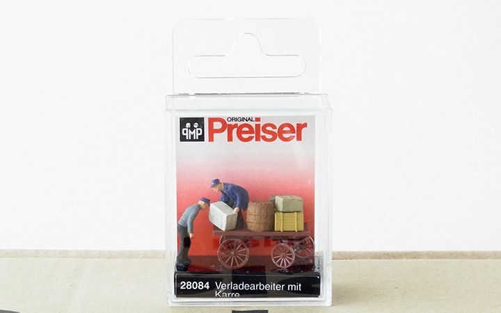 Preiser/プライザー 28084 HO 1/87 台車に荷物を積む職員