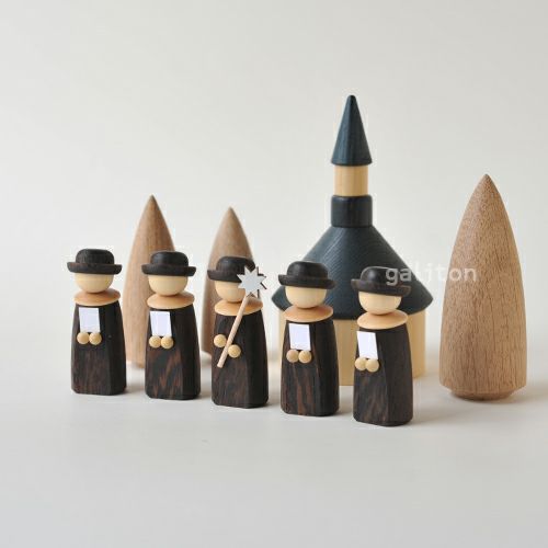 【xmas限定販売】 ザイフェナーフォルクスクンスト Seiffener Volkskunst 聖歌隊5人とザイフェン教会と木 ナチュラル