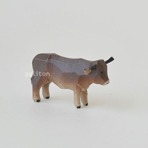 クリスティアンヴェルナー Christian Werner ウシ（中）茶