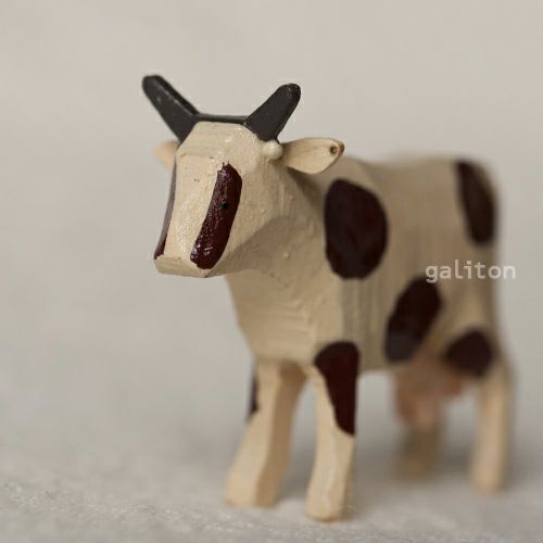 クリスティアンヴェルナー Christian Werner ウシ 茶ブチ メス（小）