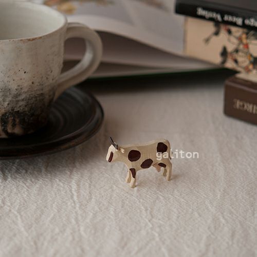 クリスティアンヴェルナー Christian Werner ウシ 茶ブチ メス（小）