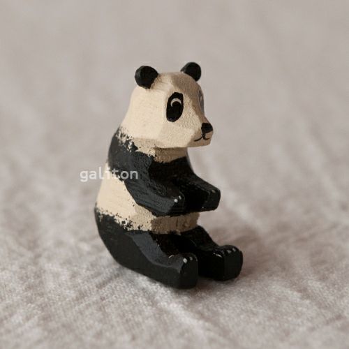 クリスティアンヴェルナー Christian Werner パンダ メス 座り（小）