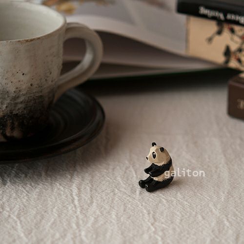 クリスティアンヴェルナー Christian Werner パンダ メス 座り（小）