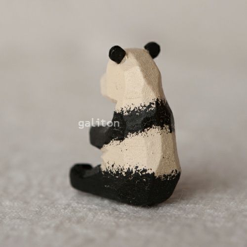 クリスティアンヴェルナー Christian Werner パンダ メス 座り（小）