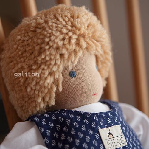 ジルケ人形・男の子 金髪 青服