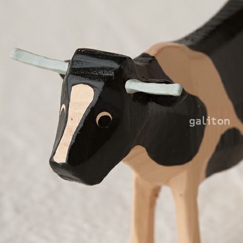 クリスティアンヴェルナー Christian Werner ウシ 黒ブチ メス（大）