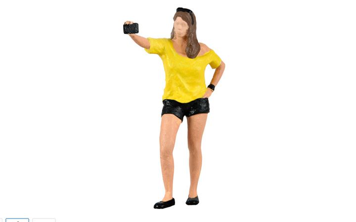 Viessmann/フィースマン 1551 自撮りする女性 for HO