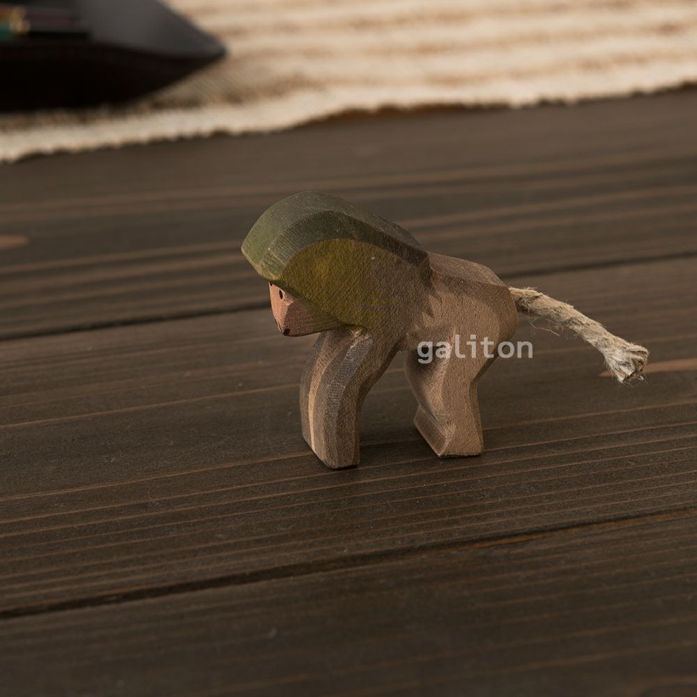 オストハイマー Ostheimer ヒヒ 立ち