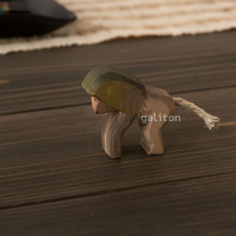 オストハイマー Ostheimer ヒヒ 立ち